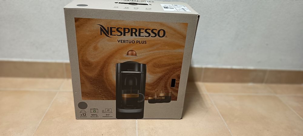 Máquina café Nespresso  Vertuo Plus GDB2