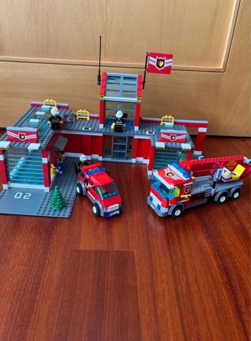 Lego 7945 Fire station