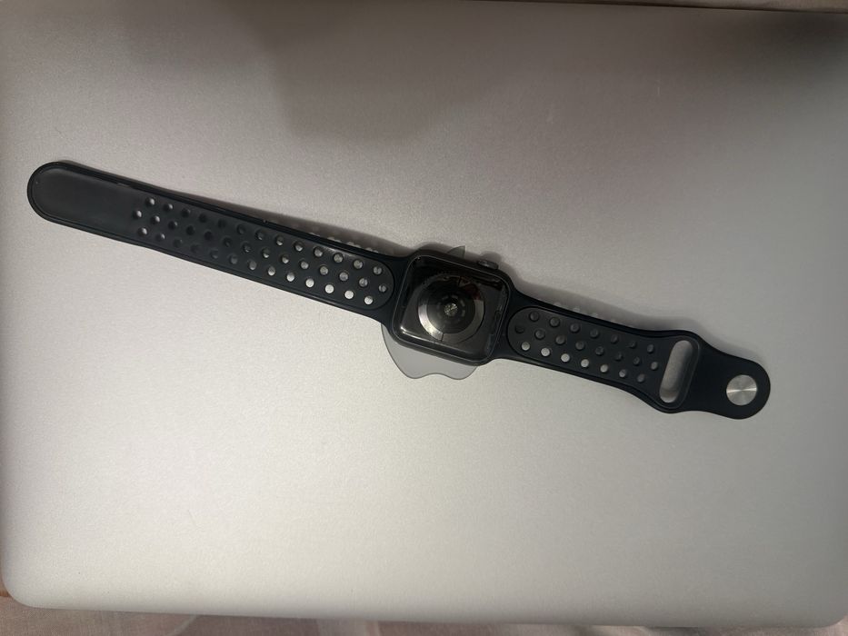 Продам Apple Watch Series 4 40mm