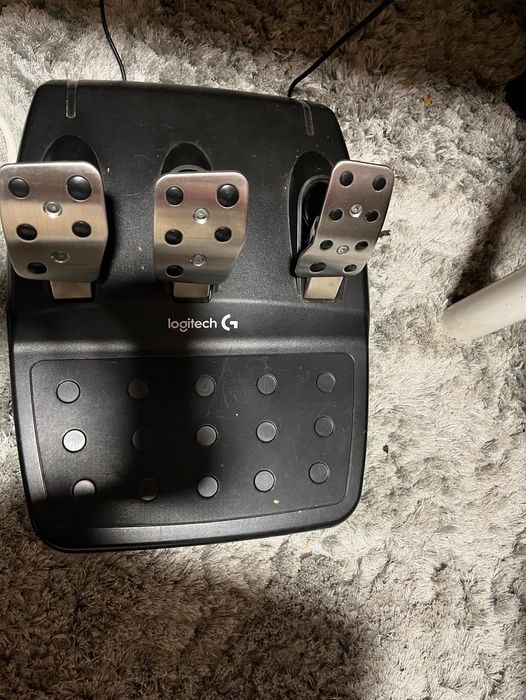 Volante g29 com 5 anos de Garantia 
(Tenho talões de compra e garantia