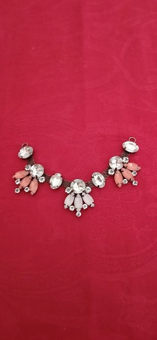 Colar Zara, para camisola