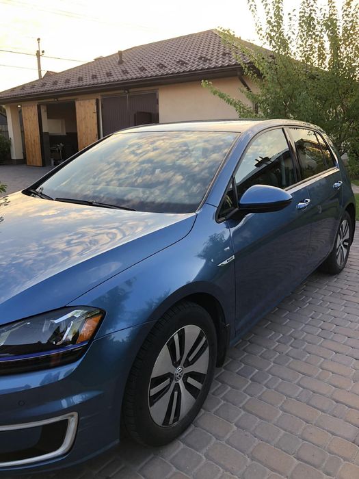 Продам Volkswagen E-golf 2016