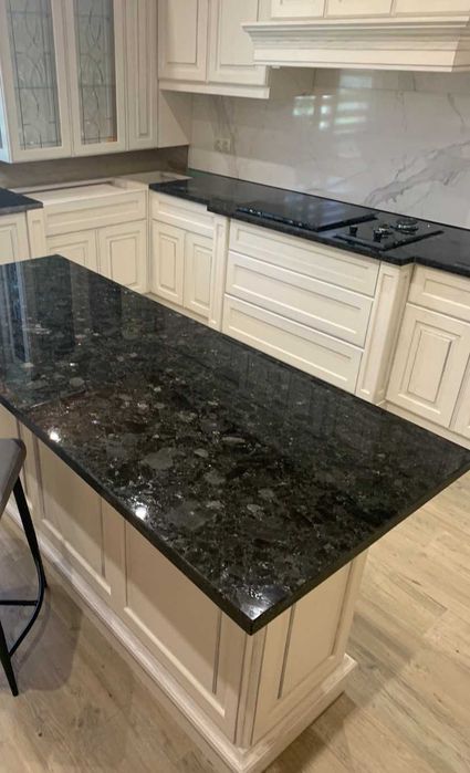 Стільниці на кухню із натурального каменю