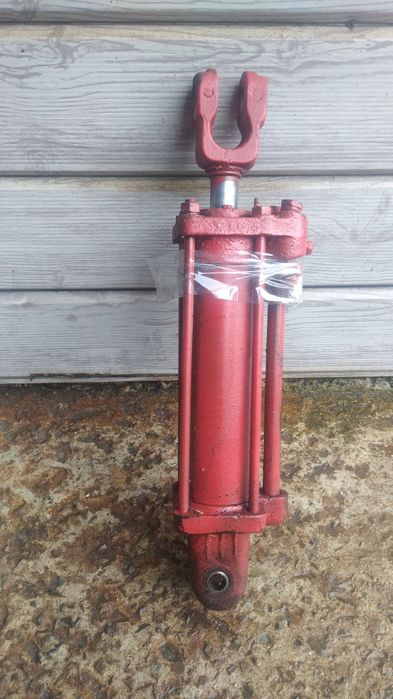 Гідро циліндр вихід штока 20 см ідеальний стан