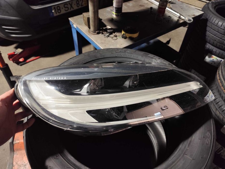 Farol frente direita Volvo v40 full led