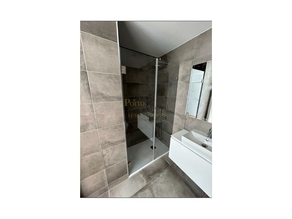 Excelente Apartamento T0 Novo, Com Cozinha Equipada E Lugar De Gara...