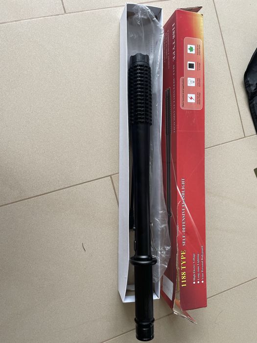 Pałka z latarką nowa