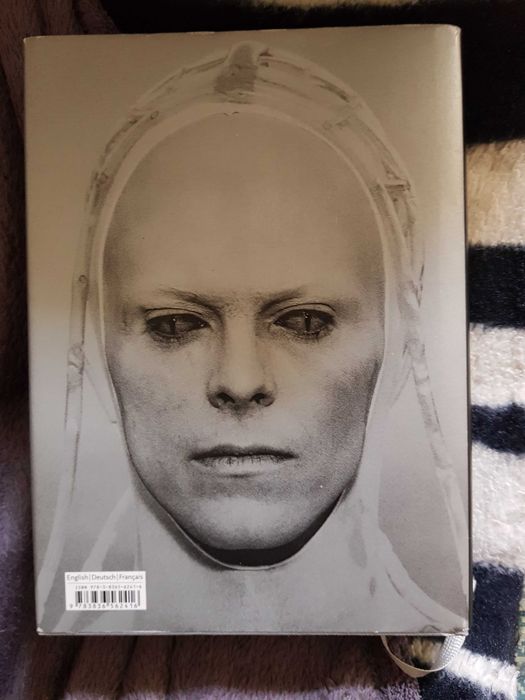 David bowie, the man who felt to earth