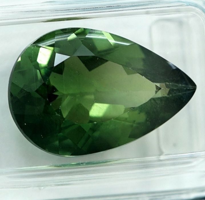 Apatita Natural 8,24 CT com certificação IGI