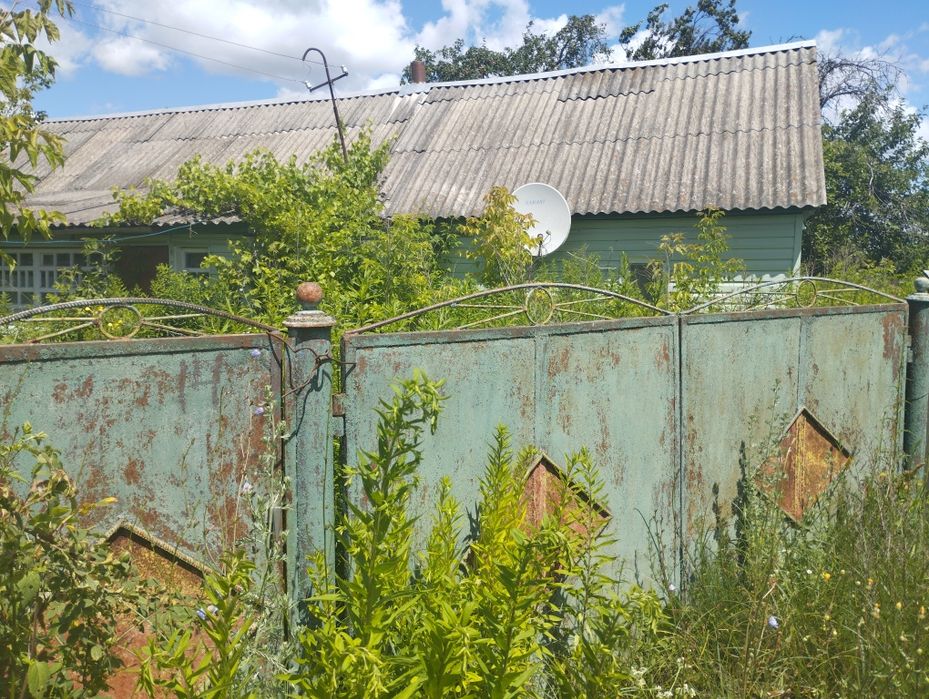 Продам земельну ділянку з будинком