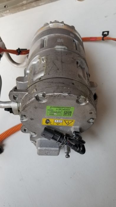 Компрессор кондиционера Tesla model 3 1088198-00-O