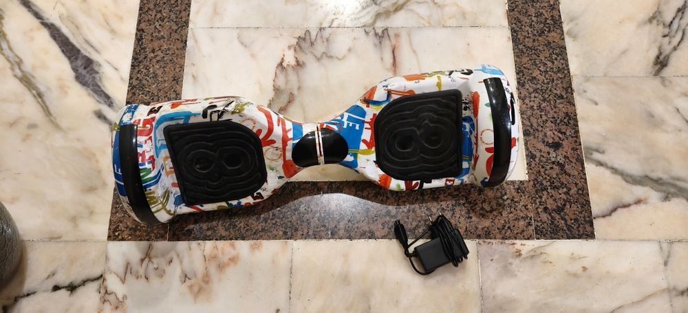 Hoverboard sem bolsa com carregador em ótimo estado.