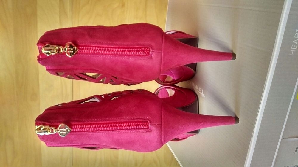 Tamaris nowe skórzane sandały 39