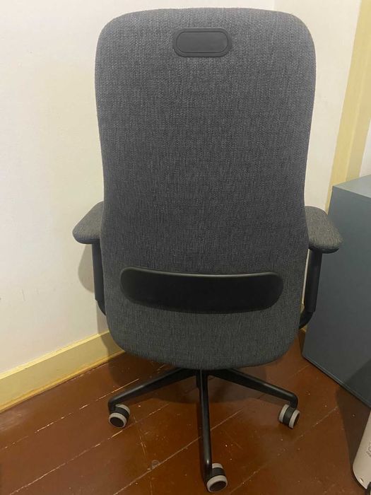 Cadeira giratória c/braços, Letafors cinza/preto.