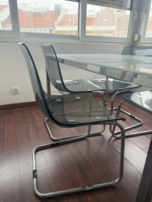 Conjunto mesa e cadeiras