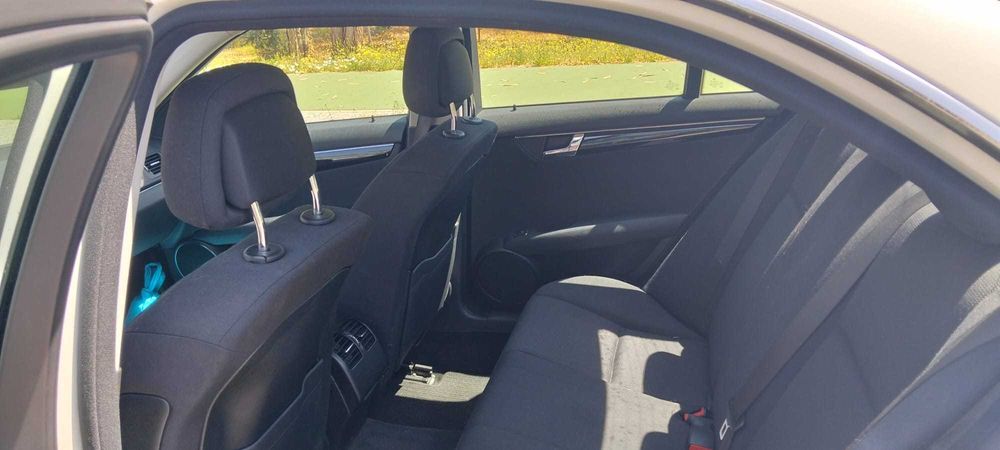 Venda de automóvel Mercedes C 220 CDI AMG com 115125 Km do ano 2010, com livro de histórico na marca, 1 dono.