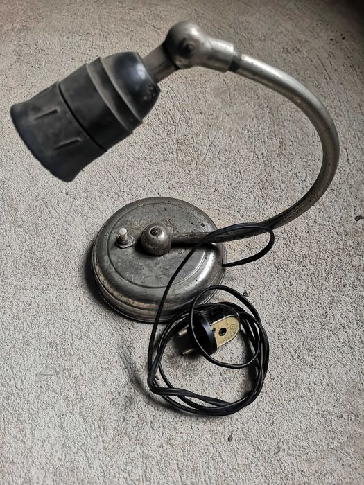 Stara lampka biurkowa