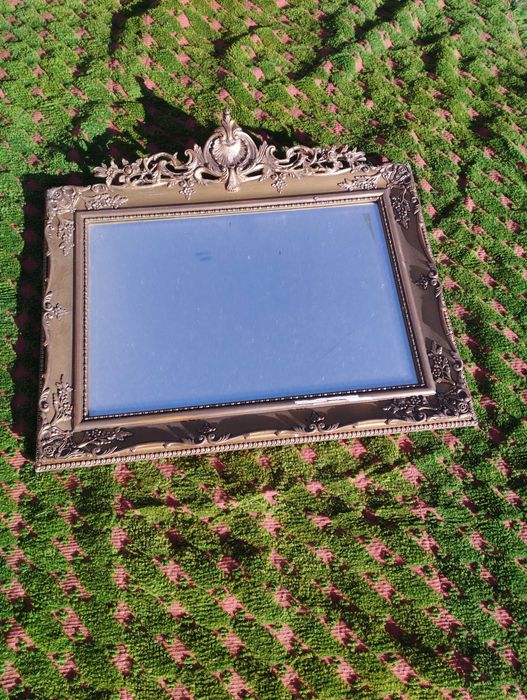 Espelhos antigos: 1 oval e 1 retangular