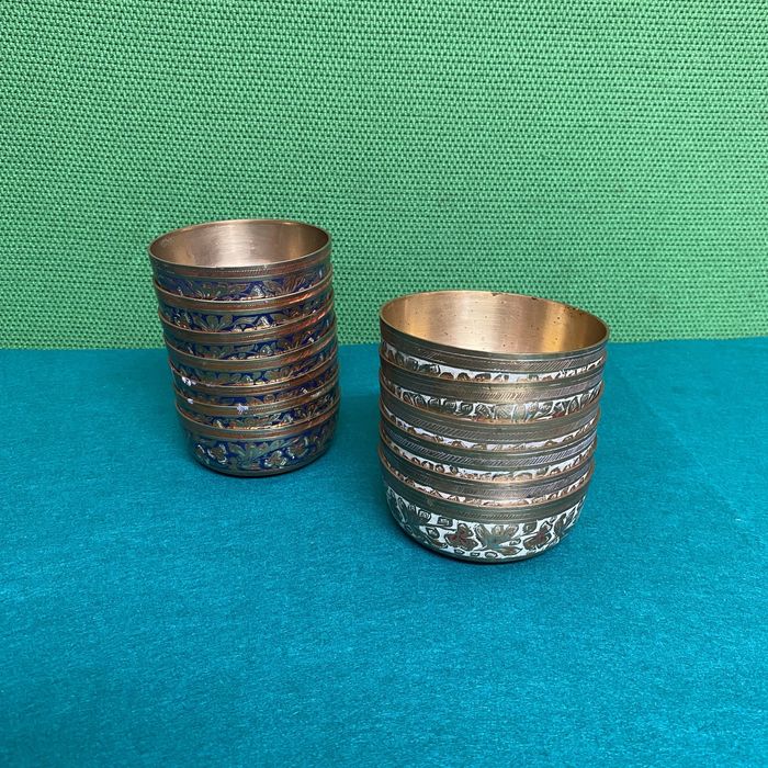 Conjunto de taças antigas