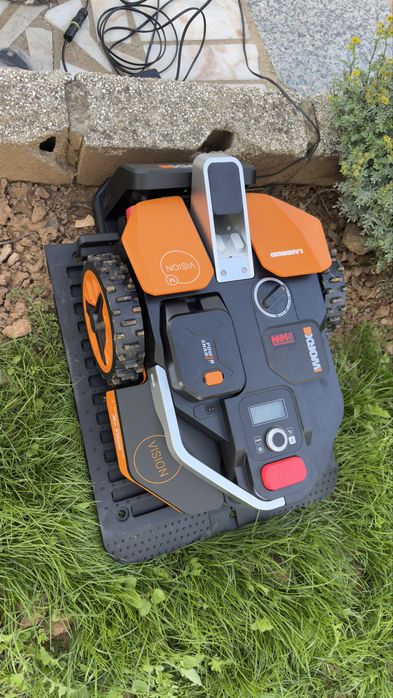 Corta relva robo a bateria 600m2 20V 18cm