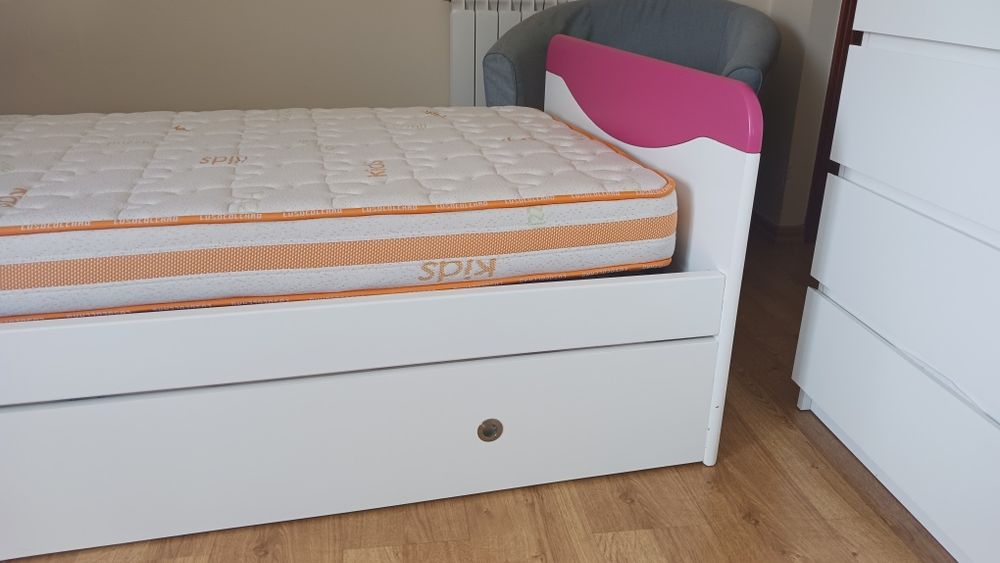 Cama dupla de gaveta