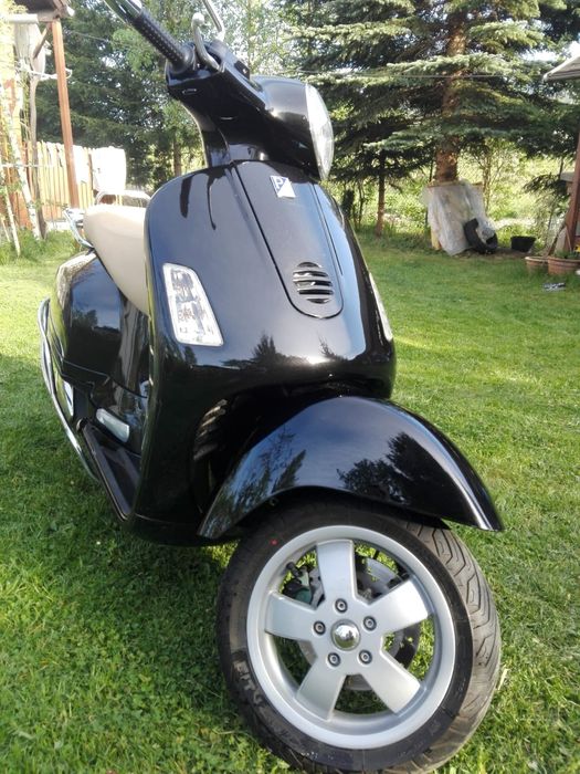 Piaggio Vespa GTS 125/