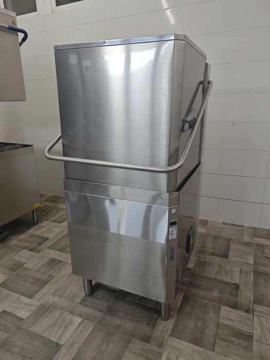 Посудомийна машина професійна купольна Electrolux NHT8G