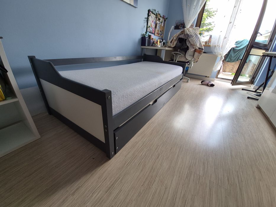 Łóżko młodzieżowe podwójne drewniane