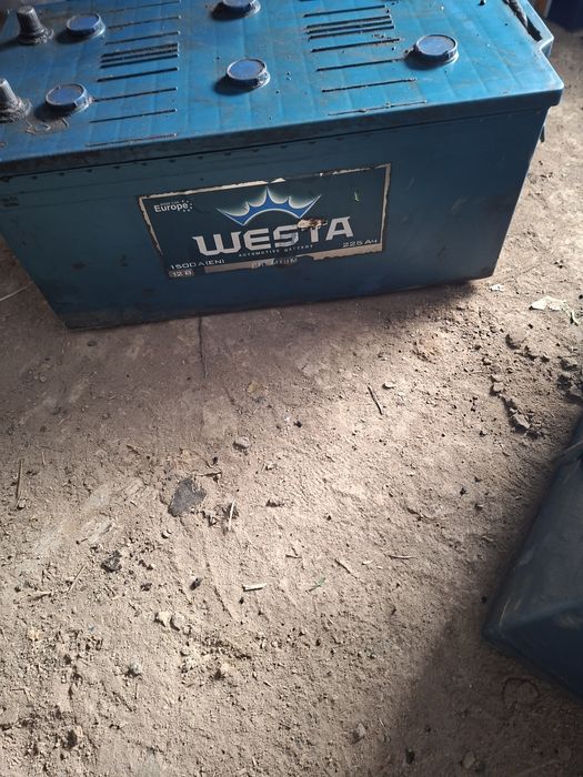 Продам два Акумулятори  веста 225 ам . ,