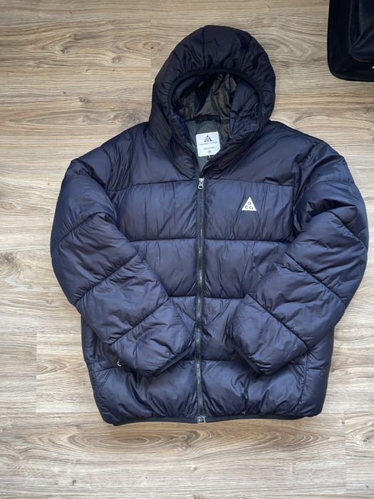 чорна куртка nike(acg)