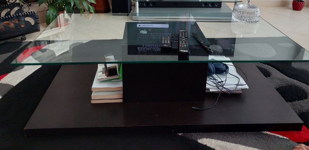Vende-se sofá, mesa de centro e mesa televisão