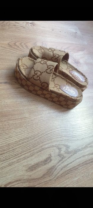 Klapki na koturnie rozm 40 wkladka 26cm