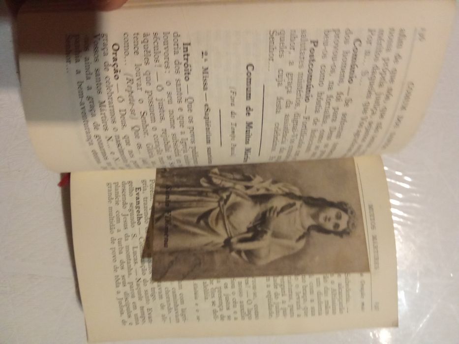 Missal romano quotidiano, com pagelas