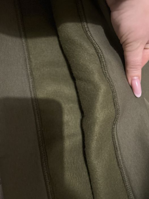 Світер з вишитим гербом