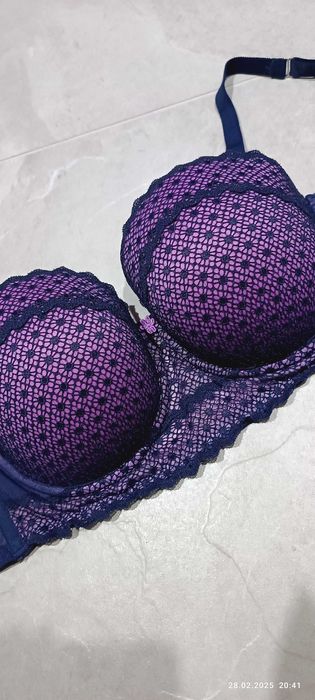 Śliwkowy biustonosz balkonetka Marks & Spencer