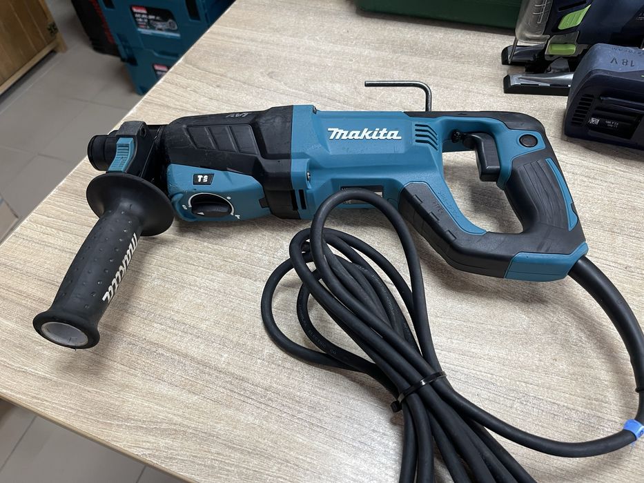 Makita HR2641 / перфоратор Макіта 800W 2.4J