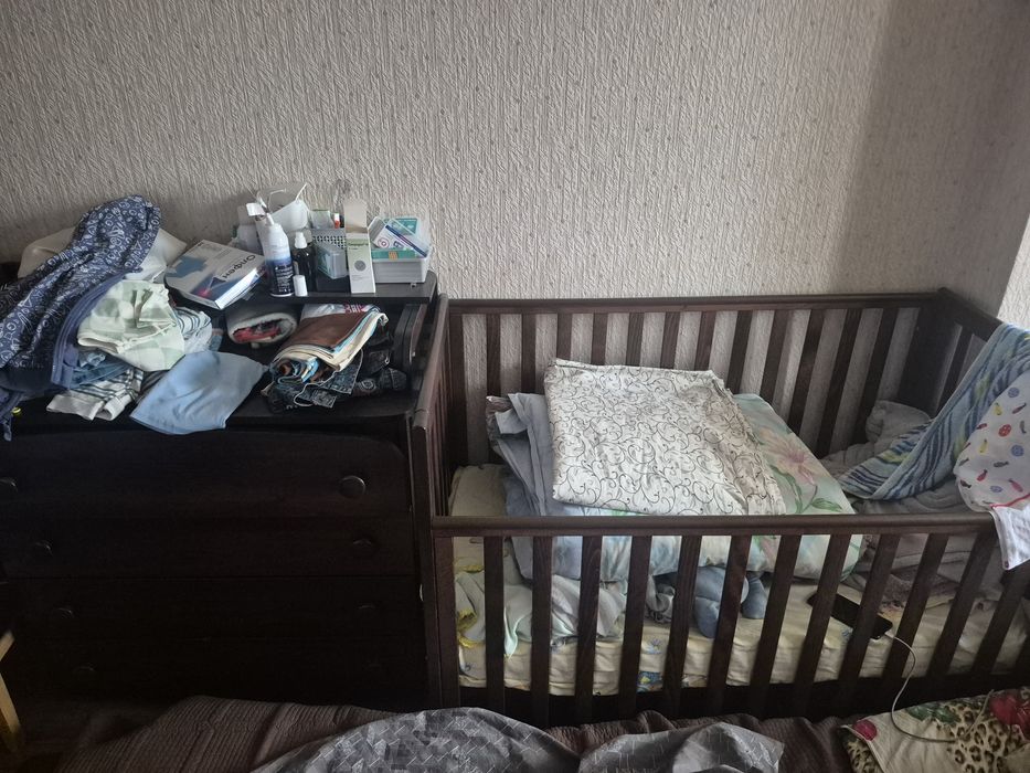 Терміново продам ліжечко та комод з сповивальним блоком фірми Верес