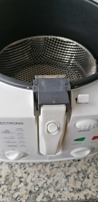 Fritadeira eléctrica marca Electronia