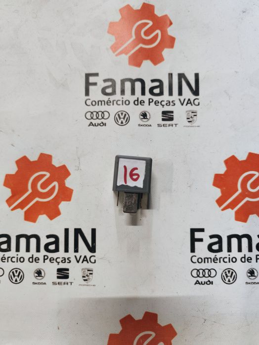 Réle  - 8D0951253 - AUDI Q7 (4LB)