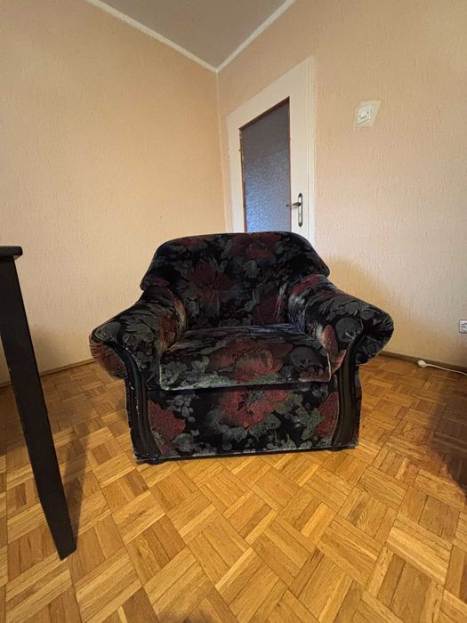 Meble – biurko IKEA MICKE, sofa rozkładana BEDDINGE + fotel – 250 zł