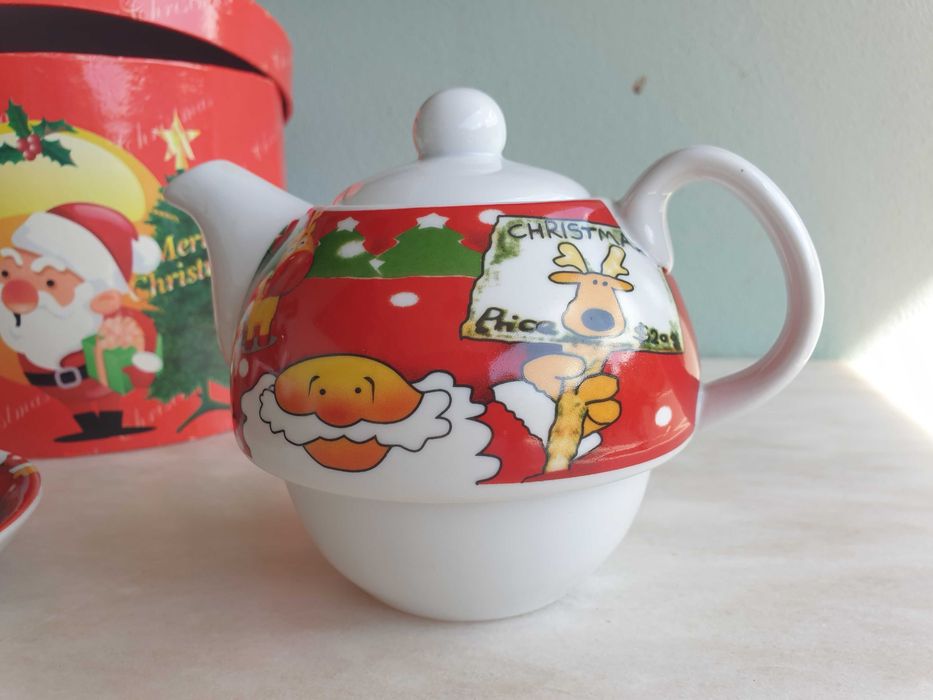 Conjunto de bule e chávena com motivos de Natal