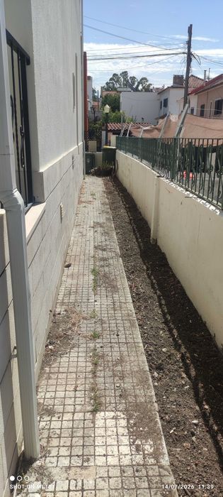 Moradia em Caselas /Restelo T3+  1 Estúdio,  e Garagem