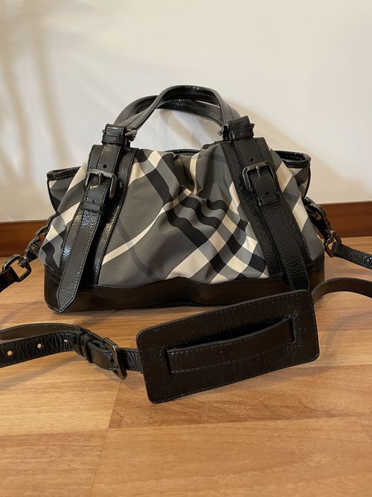 Mala senhora, Burberry