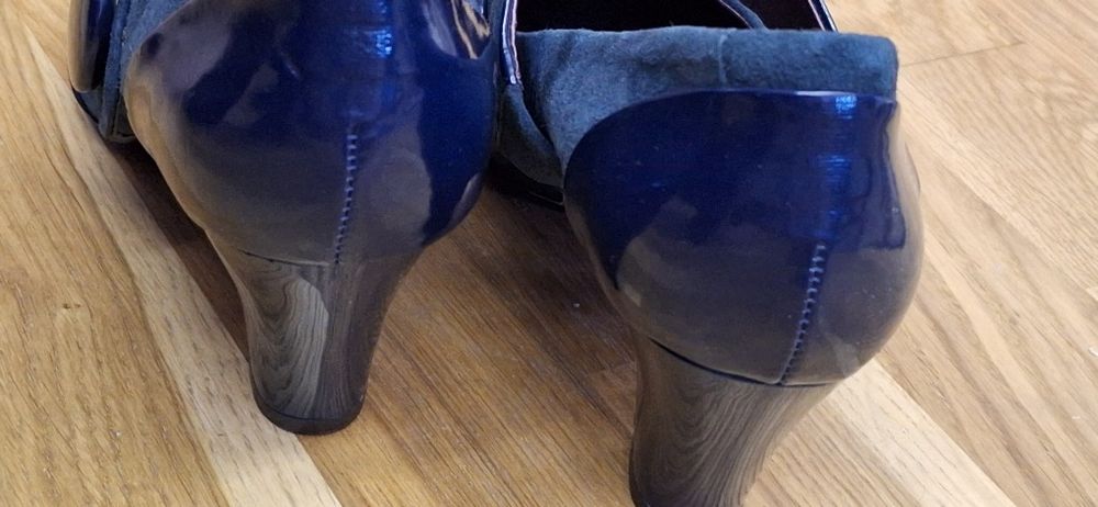 Buty na obcasie Clarks