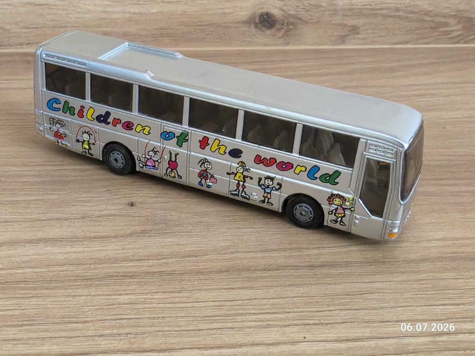 Siku 1624 - MAN autokar szkolny autobus