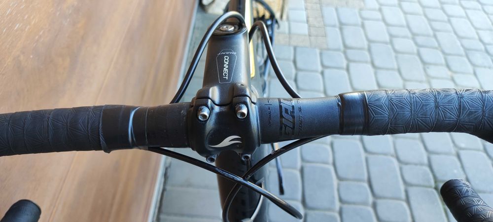 Rower GIANT Defy Advanced 1 koło 28" Carbon Red 2019 w kolorze CZARNYM