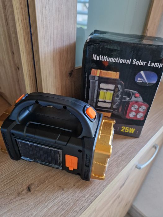 Lanterna LED cm carregamento solar e por USB.  Nova