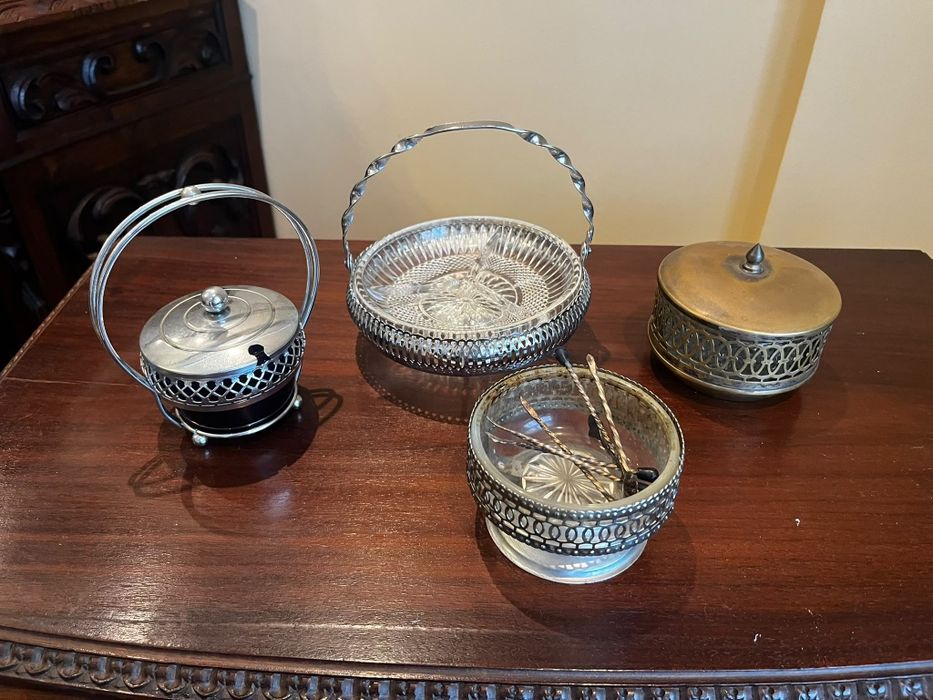 Conjunto de recipientes vidros e ferro