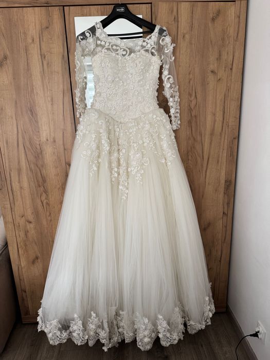 Bardzo efektowna Suknia ślubna