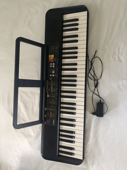 Teclado Yamaha PSR-F52 Portátil - Preto